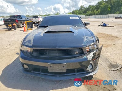 Piąte zdjęcie samochodu w środku: 2011 FORD MUSTANG VIN:1ZVBP8AM8B5167987 - miniatura