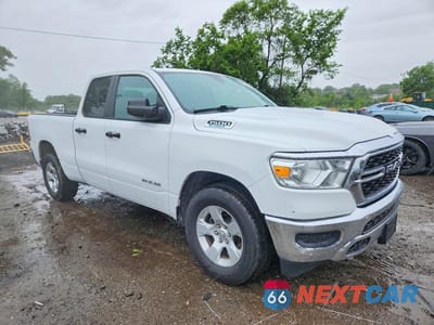 Czwarte zdjęcie samochodu z boku: 2023 RAM 1500 BIG HORN VIN:1C6RRFBGXPN555195 - miniatura