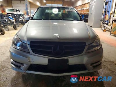 Piąte zdjęcie samochodu w środku: 2012 MERCEDES-BENZ C 300 4MATIC VIN:WDDGF8BB5CF908798 - miniatura