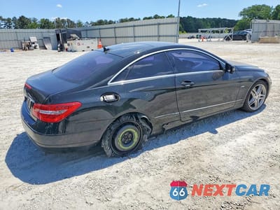 Trzecie zdjęcie samochodu z tyłu: 2012 MERCEDES-BENZ E 350 VIN:WDDKJ5KBXCF161125 - miniatura