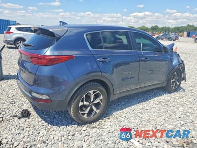 Trzecie zdjęcie samochodu z tyłu: 2021 KIA SPORTAGE LX VIN:KNDPM3AC9M7911583 - miniatura