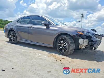 Czwarte zdjęcie samochodu z boku: 2023 TOYOTA CAMRY SE VIN:4T1G11AK4PU798390 - miniatura
