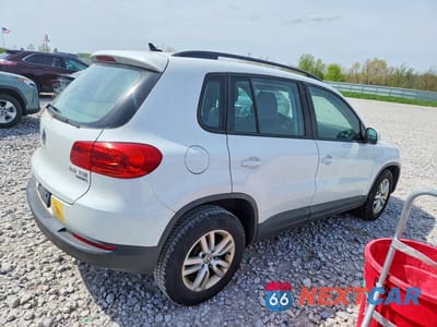 Trzecie zdjęcie samochodu z tyłu: 2015 VOLKSWAGEN TIGUAN S VIN:WVGBV7AX0FW512888 - miniatura
