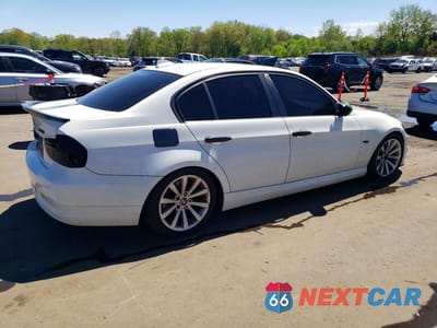 Trzecie zdjęcie samochodu z tyłu: 2011 BMW 328 I SULEV VIN:WBAPH5G52BNM75383 - miniatura