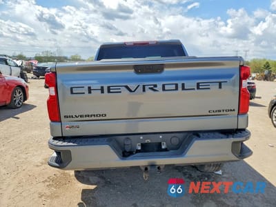 Zdjęcie 6 z 12 samochodu: 2021 CHEVROLET SILVERADO K1500 CUSTOM VIN:3GCPYBEK2MG312044 - miniatura
