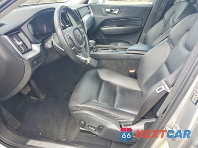 Zdjęcie 7 z 13 samochodu: 2018 VOLVO XC60 T5 VIN:LYV102RK0JB077329 - miniatura