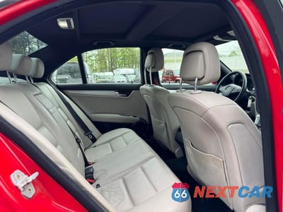 Zdjęcie 7 z 11 samochodu: 2010 MERCEDES-BENZ C 300 4MATIC VIN:WDDGF8BB9AF477573 - miniatura