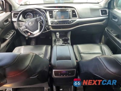 Zdjęcie 8 z 14 samochodu: 2018 TOYOTA HIGHLANDER XLE VIN:5TDKZRFHXJS281108 - miniatura