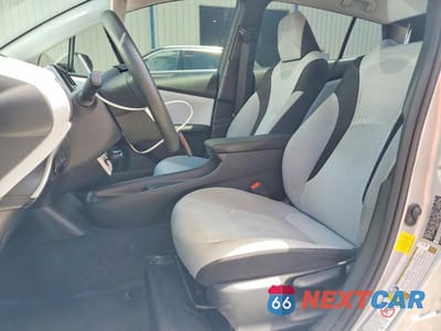 Zdjęcie 7 z 13 samochodu: 2018 TOYOTA PRIUS TWO VIN:JTDKBRFU7J3060925 - miniatura