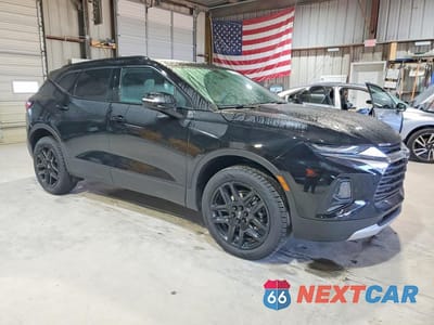 Czwarte zdjęcie samochodu z boku: 2022 CHEVROLET BLAZER 2LT VIN:3GNKBCR4XNS217590 - miniatura
