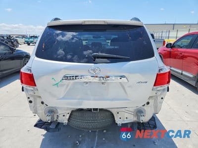 Zdjęcie 6 z 14 samochodu: 2013 TOYOTA HIGHLANDER SE VIN:5TDBK3EH5DS178542 - miniatura