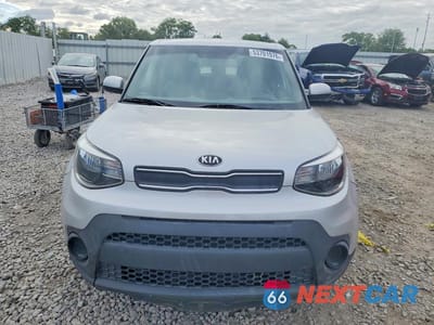 Piąte zdjęcie samochodu w środku: 2019 KIA SOUL BASE VIN:KNDJN2A25K7023642 - miniatura