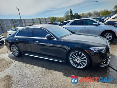 Czwarte zdjęcie samochodu z boku: 2023 MERCEDES-BENZ S 580 4MATIC VIN:W1K6G7GB7PA192792 - miniatura