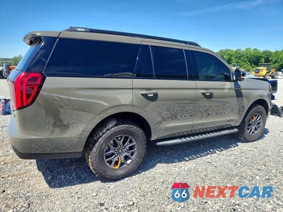 Trzecie zdjęcie samochodu z tyłu: 2025 FORD EXPEDITION TREMOR VIN:1FMJU1RGXSEA52994 - miniatura