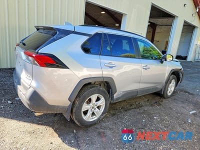 Trzecie zdjęcie samochodu z tyłu: 2021 TOYOTA RAV4 LE VIN:4T3MWRFV1MU049006 - miniatura