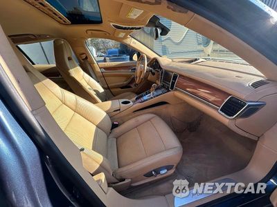 Piąte zdjęcie samochodu w środku: 2013 PORSCHE PANAMERA 2 VIN:WP0AA2A77DL010215 - miniatura