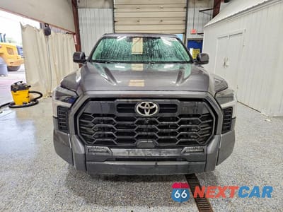 Piąte zdjęcie samochodu w środku: 2024 TOYOTA TUNDRA SR5 VIN:5TFLA5DBXRX133470 - miniatura