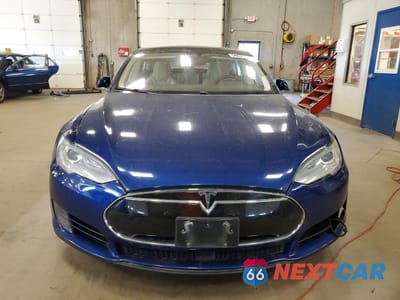 Piąte zdjęcie samochodu w środku: 2015 TESLA MODEL S 70D VIN:5YJSA1S27FF090736 - miniatura