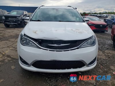 Piąte zdjęcie samochodu w środku: 2019 CHRYSLER PACIFICA LIMITED VIN:2C4RC1GG3KR576262 - miniatura
