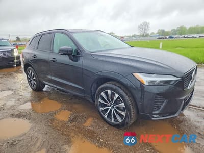 Czwarte zdjęcie samochodu z boku: 2025 VOLVO XC60 PLUS VIN:YV4M12RC1S1034255 - miniatura