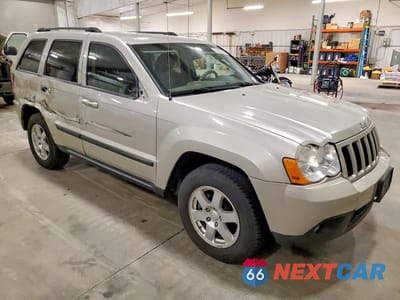 Czwarte zdjęcie samochodu z boku: 2009 JEEP GRAND CHEROKEE LAREDO VIN:1J8HR48P49C552638 - miniatura