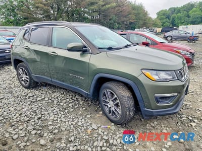 Czwarte zdjęcie samochodu z boku: 2020 JEEP COMPASS LATITUDE VIN:3C4NJDBB2LT153799 - miniatura