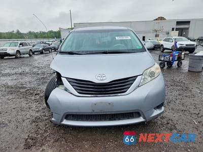 Piąte zdjęcie samochodu w środku: 2011 TOYOTA SIENNA LE VIN:5TDKK3DC9BS046614 - miniatura