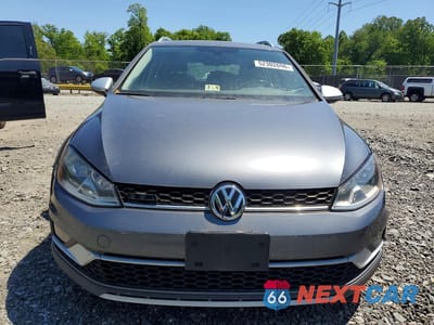 Piąte zdjęcie samochodu w środku: 2017 VOLKSWAGEN GOLF ALLTRACK S VIN:3VWH17AU7HM527534 - miniatura