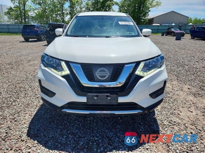 Piąte zdjęcie samochodu w środku: 2017 NISSAN ROGUE S VIN:JN8AT2MVXHW024932 - miniatura