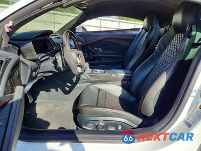 Zdjęcie 7 z 12 samochodu: 2020 AUDI R8 VIN:WUAKBAFX5L7901988 - miniatura