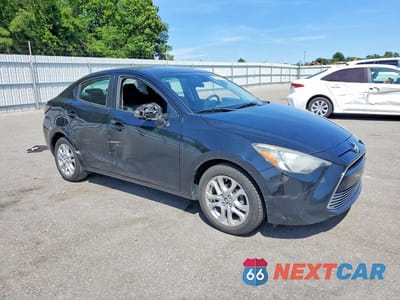 Czwarte zdjęcie samochodu z boku: 2017 TOYOTA YARIS IA BASE VIN:3MYDLBYV5HY163492 - miniatura
