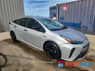 Czwarte zdjęcie samochodu z boku: 2022 TOYOTA PRIUS NIGHTSHADE AWD-E VIN:JTDL9MFU0N3035051 - miniatura