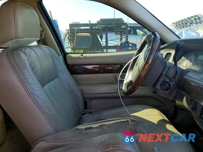 Zdjęcie 7 z 12 samochodu: 2006 MERCURY GRAND MARQUIS VIN:2MHFM75W96X641891 - miniatura