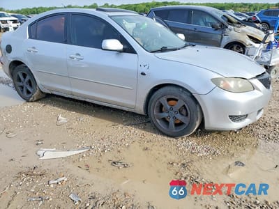 Czwarte zdjęcie samochodu z boku: 2004 MAZDA 3 I VIN:JM1BK12F641182829 - miniatura
