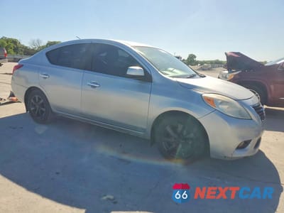 Czwarte zdjęcie samochodu z boku: 2012 NISSAN VERSA 1.6 S VIN:3N1CN7AP3CL813636 - miniatura