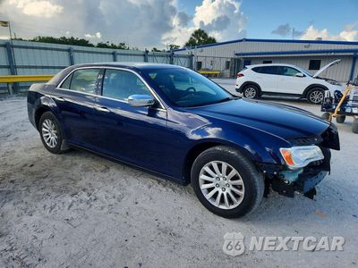 Czwarte zdjęcie samochodu z boku: 2014 CHRYSLER 300 VIN:2C3CCAAG9EH199885 - miniatura
