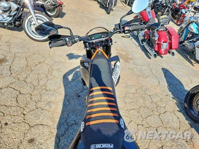 Zdjęcie 6 z 9 samochodu: 2024 KTM 690 SMC R VIN:VBKLSV403RM762760 - miniatura