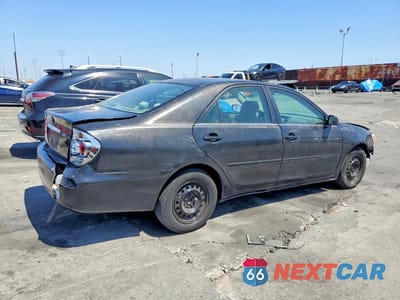 Trzecie zdjęcie samochodu z tyłu: 2005 TOYOTA CAMRY LE VIN:4T1BE32K05U023574 - miniatura