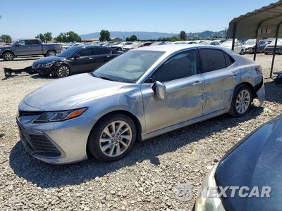 2024 TOYOTA CAMRY LE 4T1C11AK3RU862713 - główne zdjęcie licytacji z USA - miniatura