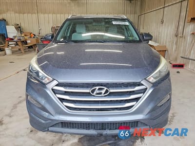 Piąte zdjęcie samochodu w środku: 2017 HYUNDAI TUCSON SE VIN:KM8J3CA44HU428846 - miniatura