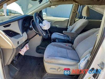 Zdjęcie 7 z 13 samochodu: 2018 TOYOTA SIENNA LE VIN:5TDKZ3DC2JS963677 - miniatura