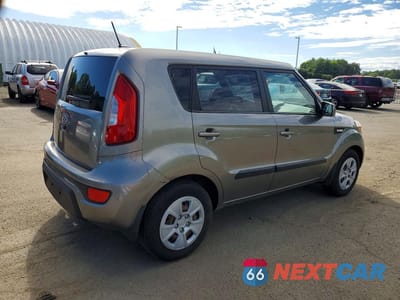 Trzecie zdjęcie samochodu z tyłu: 2013 KIA SOUL BASE VIN:KNDJT2A50D7504529 - miniatura