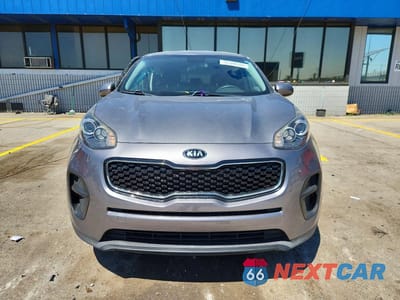 Piąte zdjęcie samochodu w środku: 2018 KIA SPORTAGE LX VIN:KNDPM3AC5J7482115 - miniatura