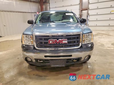 Piąte zdjęcie samochodu w środku: 2010 GMC SIERRA K1500 SL VIN:3GTRKUEA6AG167177 - miniatura