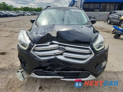 Piąte zdjęcie samochodu w środku: 2017 FORD ESCAPE SE VIN:1FMCU0GD5HUE22503 - miniatura