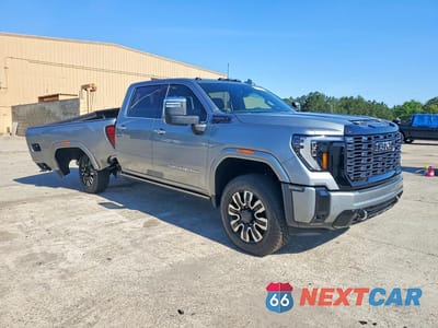 Czwarte zdjęcie samochodu z boku: 2026 GMC SIERRA K2500 DENALI ULTIMATE VIN:1GT4UXEY2TF202207 - miniatura