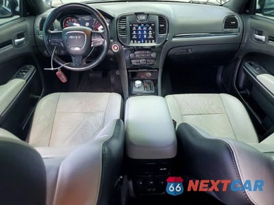 Zdjęcie 8 z 12 samochodu: 2016 CHRYSLER 300C VIN:2C3CCAKG4GH253076 - miniatura