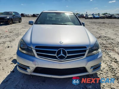Piąte zdjęcie samochodu w środku: 2014 MERCEDES-BENZ C 250 VIN:WDDGF4HB9EA964789 - miniatura