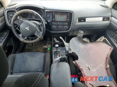 Zdjęcie 8 z 12 samochodu: 2016 MITSUBISHI OUTLANDER SE VIN:JA4AZ3A31GZ009018 - miniatura