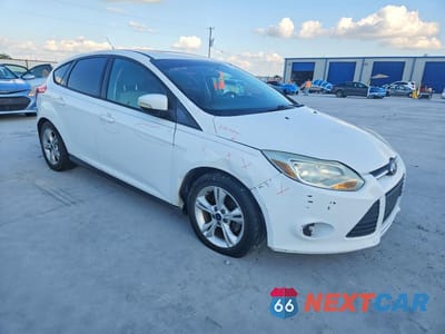 Czwarte zdjęcie samochodu z boku: 2014 FORD FOCUS SE VIN:1FADP3K29EL233822 - miniatura